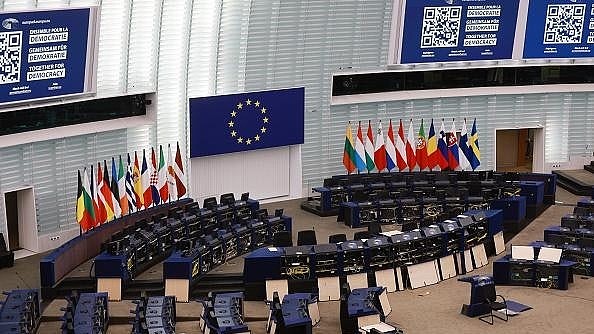 据报中国将解除对五名欧洲议会议员制裁，中国外交部：望双方相向而行（组图） - 2