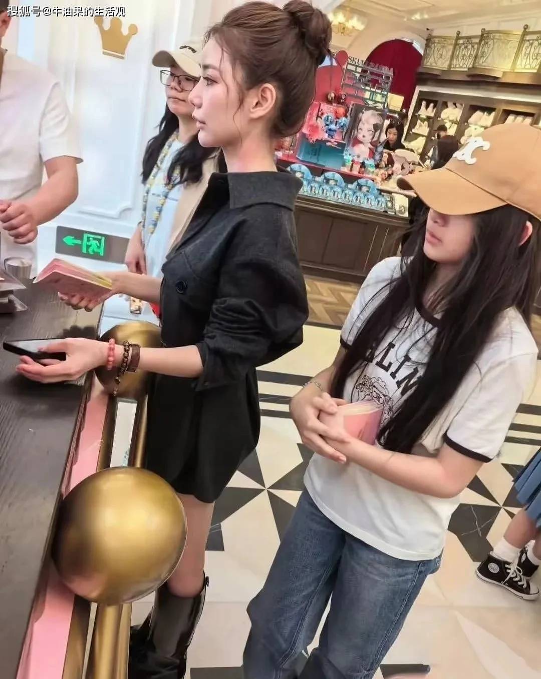 汪小菲豪掷6万包场为女庆生,玥儿一头卷发像妈妈(组图) - 1