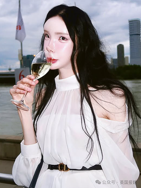 奥地利白女网红梦想当韩国美女,竟全脸爆改缝单眼皮整成塑料人?网友:看着都渗人(组图) - 10