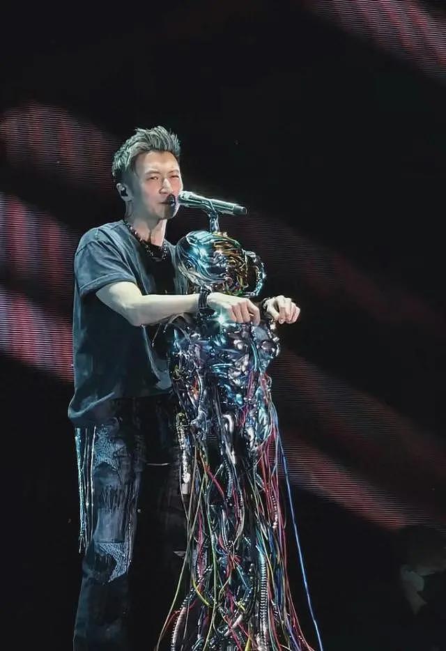 张柏芝究竟输在哪？路人镜头才是照妖镜，突然理解谢霆锋的专一了（组图） - 4