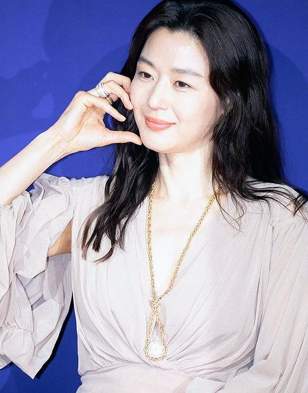 44岁全智贤出席活动:身材纤瘦气质佳,生图好美!(组图) - 6