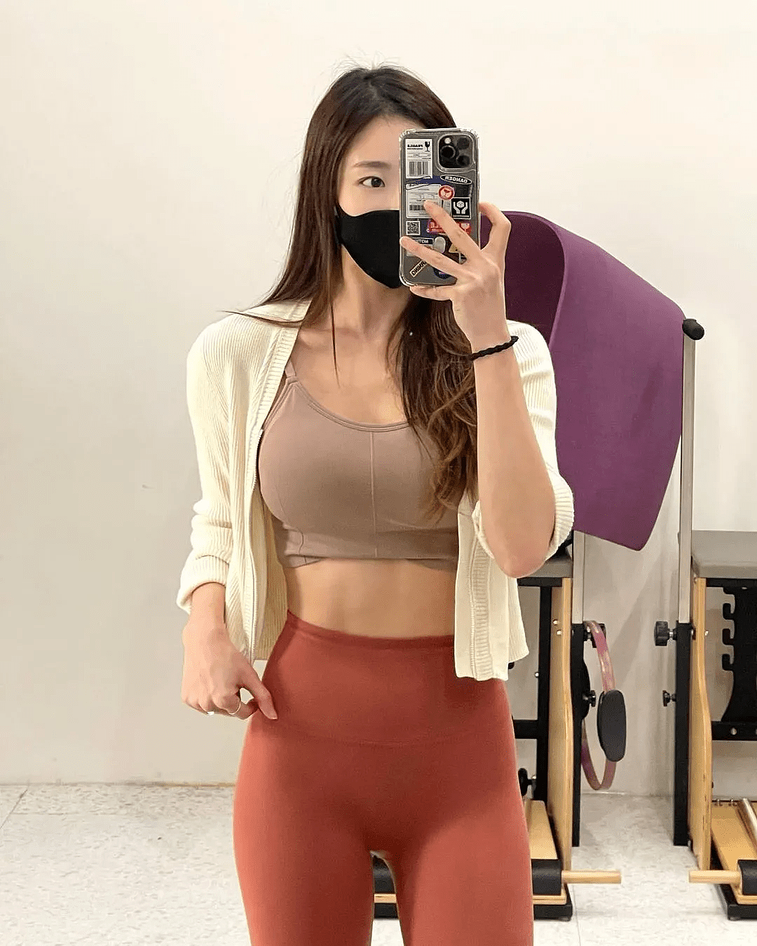 【美女】身材火辣的性感私教,清纯又诱惑,像极了邻家妹妹(组图) - 1