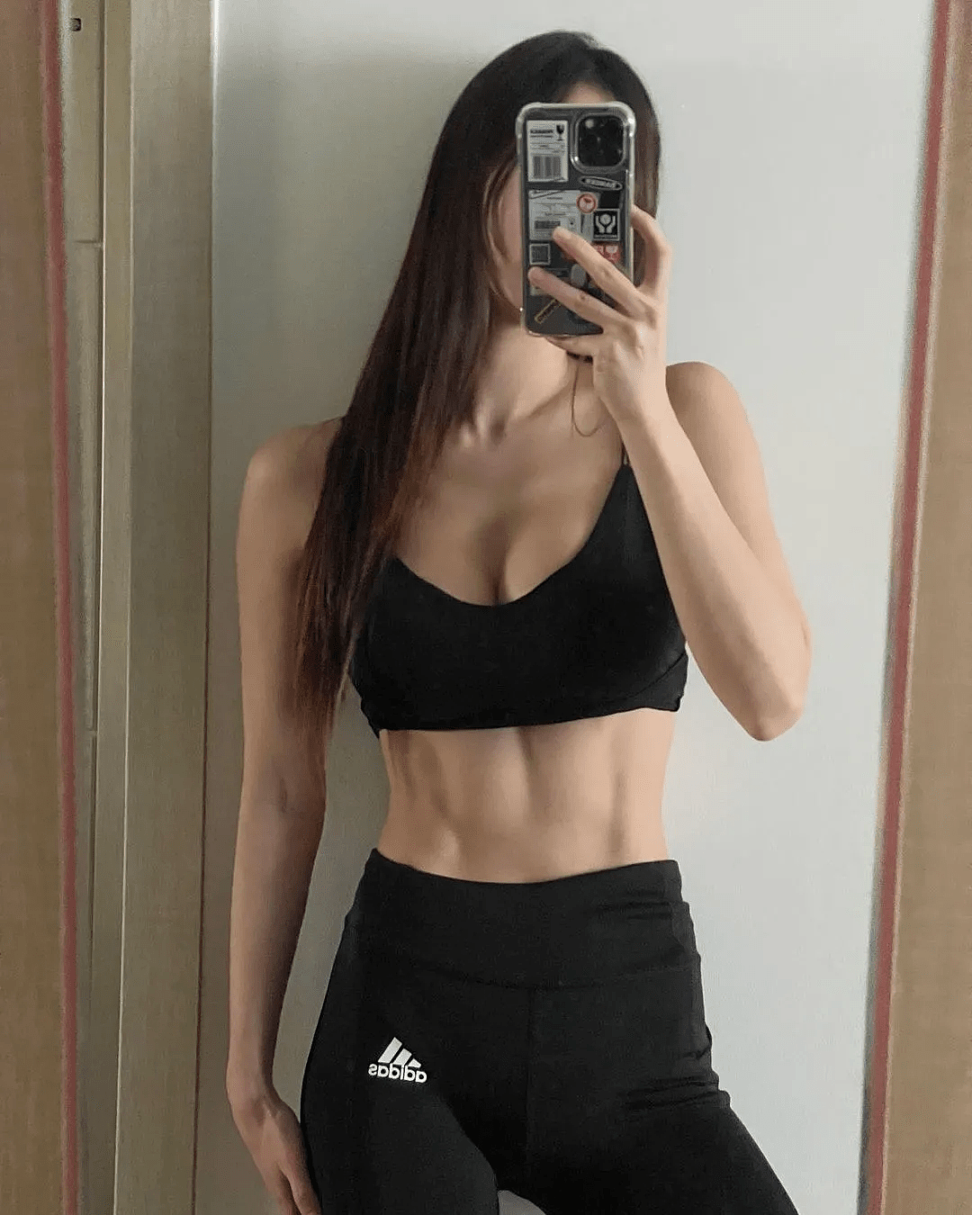 【美女】身材火辣的性感私教,清纯又诱惑,像极了邻家妹妹(组图) - 4