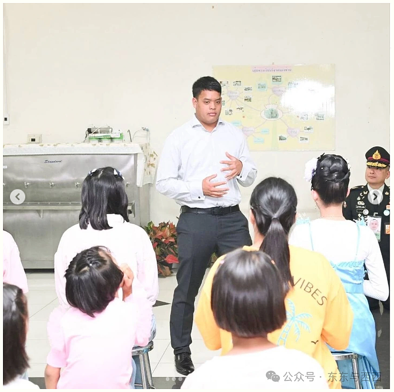 泰王亲自开飞机出访，与王后染情侣发色年轻十岁，73岁没立储就是不服老…（组图） - 44