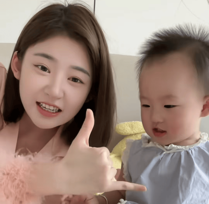 黄一鸣终于崩溃,被亲妈逼着向王思聪要钱(组图) - 12