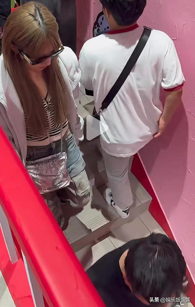 王思聪带新女伴韩国逛街，留懒懒一个人在日本，这是要分手了吗（组图） - 2