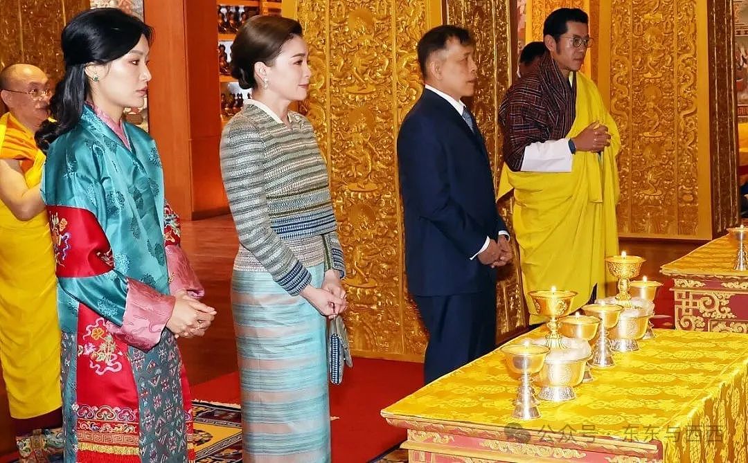 泰王亲自开飞机出访，与王后染情侣发色年轻十岁，73岁没立储就是不服老…（组图） - 25