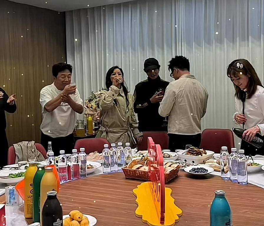 黄渤华表奖尽地主之谊，陈凯歌管虎对饮（组图） - 8