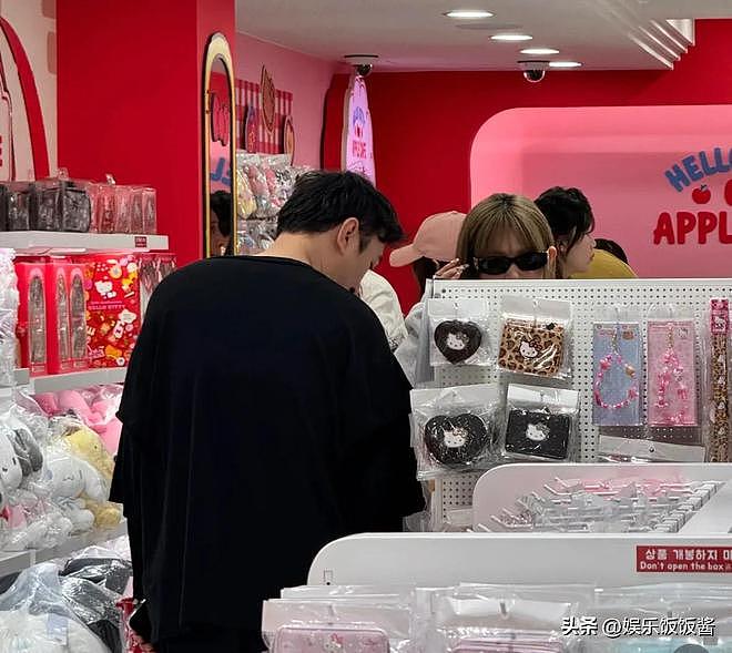 王思聪带新女伴韩国逛街，留懒懒一个人在日本，这是要分手了吗（组图） - 4