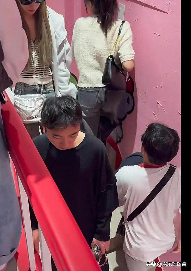 王思聪带新女伴韩国逛街，留懒懒一个人在日本，这是要分手了吗（组图） - 1