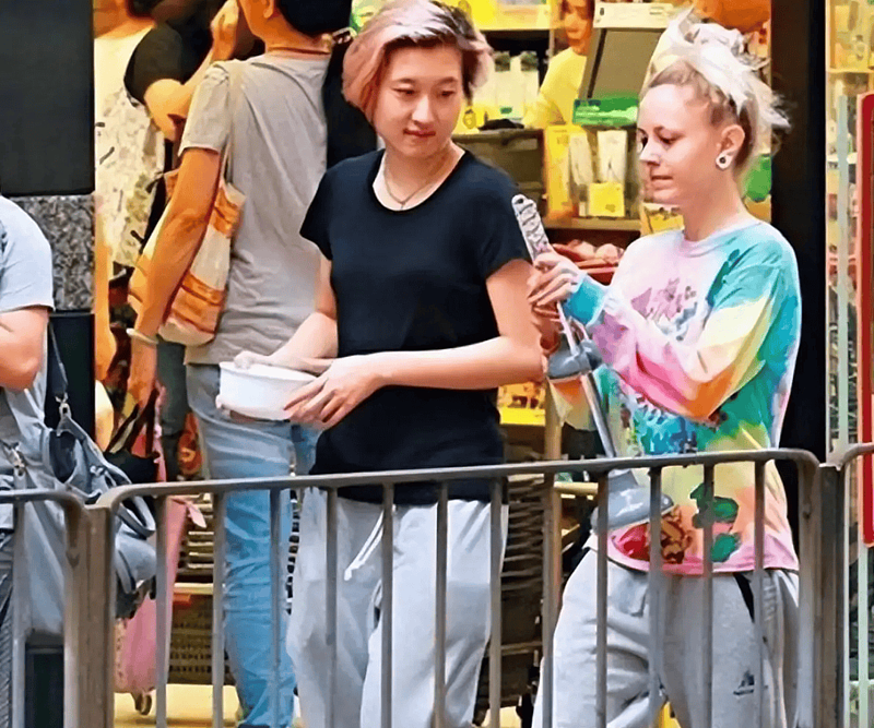 黄一鸣终于崩溃,被亲妈逼着向王思聪要钱(组图) - 15
