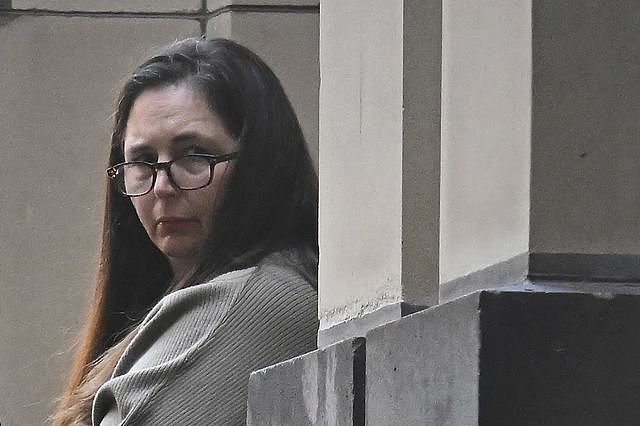 澳洲大妈用毒蘑菇谋杀公公婆婆,说谎患癌企图脱罪,丈夫逃过一劫(组图) - 1