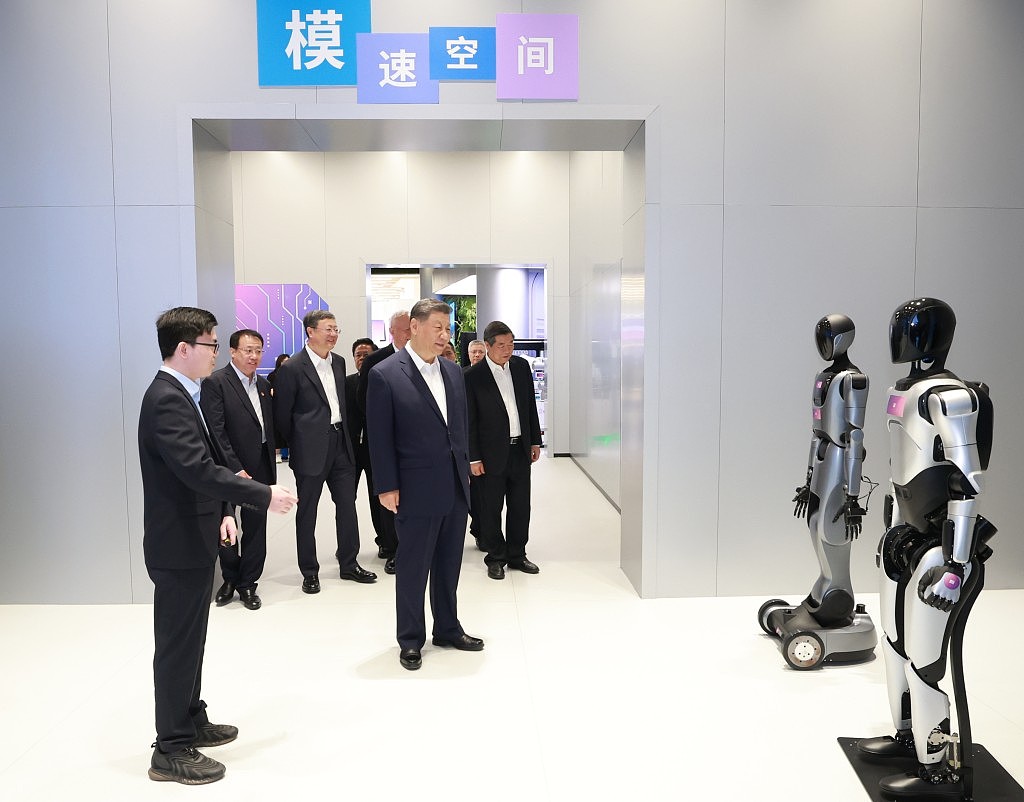 习近平:突出新质生产力,瞄准世界科技前沿(组图) - 4