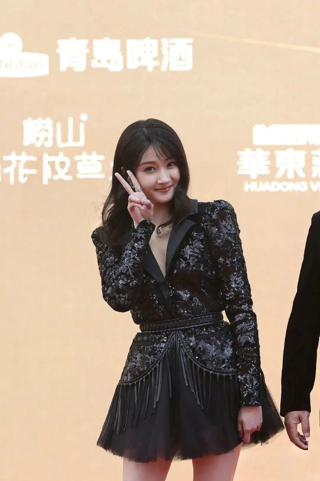 分手风波后首亮相,关晓彤彻底黑化…(组图) - 7