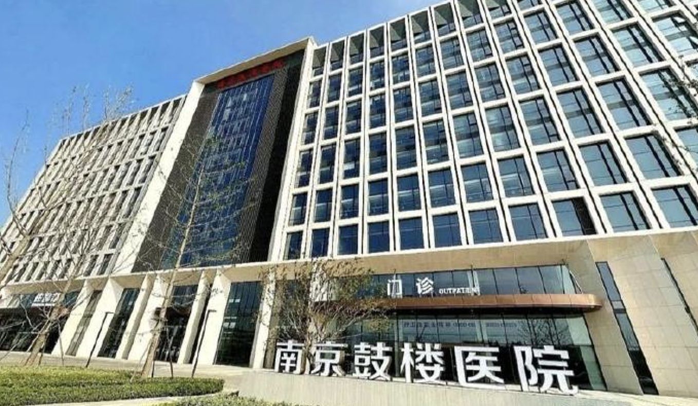 南京鼓楼医院院长及妻子遭人尾随砍伤,一路跟回家才动手(组图) - 2