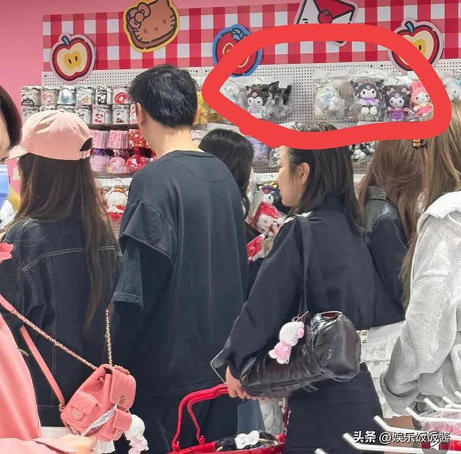 王思聪带新女伴韩国逛街，留懒懒一个人在日本，这是要分手了吗（组图） - 3