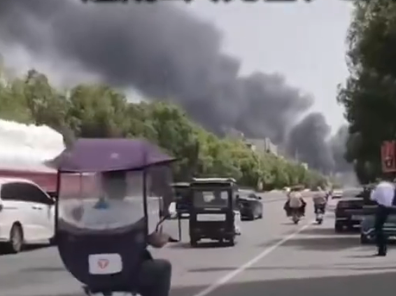 又一起！河南生技公司发生“爆炸”酿1死，巨大黑烟蔓延整条路（视频/组图） - 4