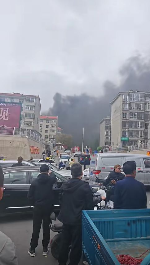 22人死伤，2人失踪！山西太原居民楼爆炸，现场一片狼藉，伤者四散奔逃（视频/组图） - 1