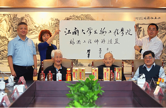 36岁科长下海卖冰棒，却靠瓜子嗑出百亿身家（组图） - 9