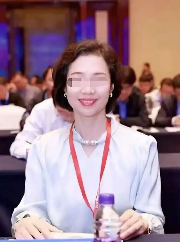 中日友好医院后宫门持续发酵!“董小姐”家世背景曝光,网友乍舌…(视频/组图) - 3