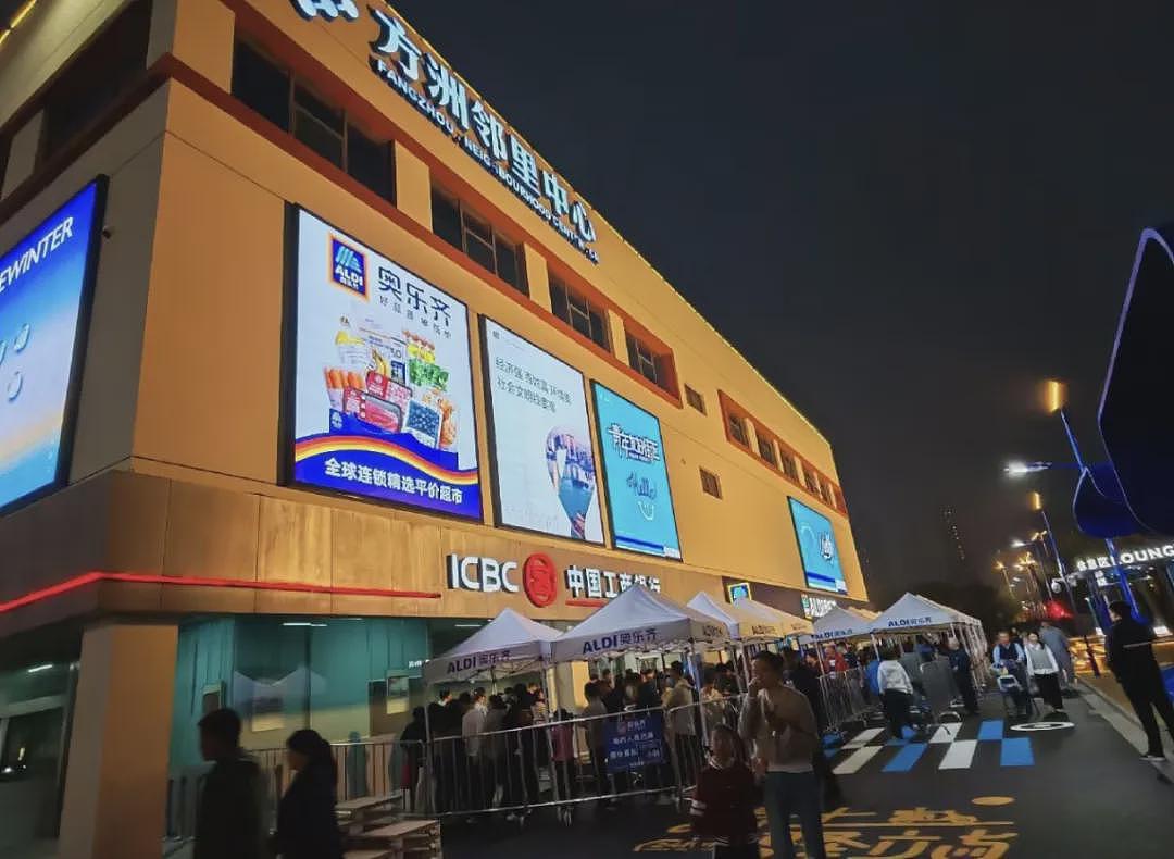 五一最火“穷鬼超市”，被3万人搬空货架（组图） - 1