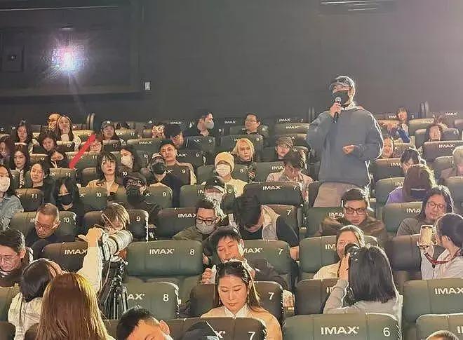 赵薇低调出席首映礼，跟陈坤黄渤坐一起不敢吭声（组图） - 4