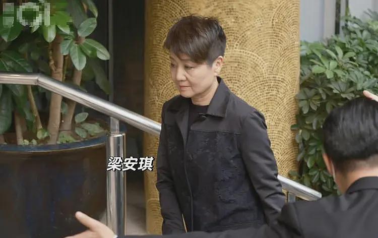 李兆基灵堂告别,儿子李家诚难压嘴角笑容,还不及儿媳徐子淇悲伤(组图) - 5