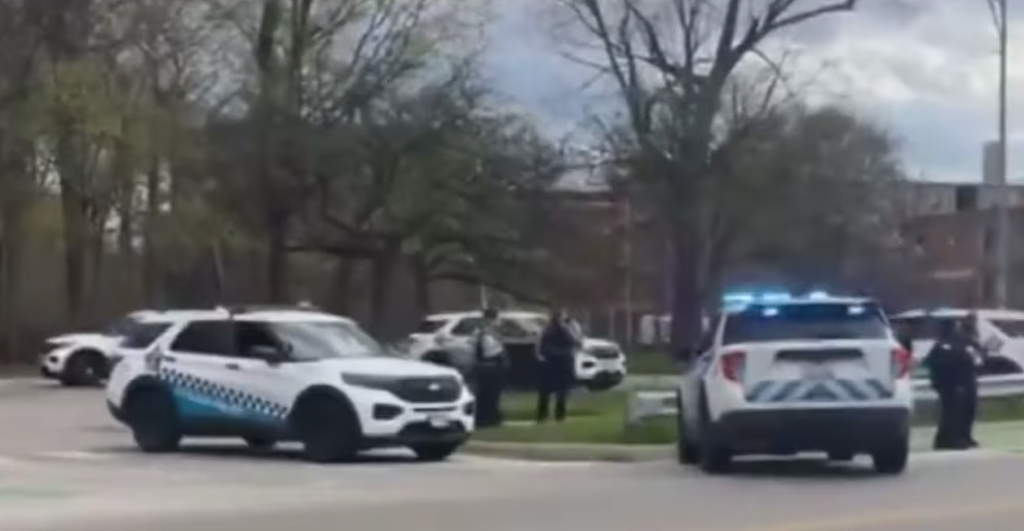 美国运钞车3袋现金洒落!百人街头疯狂抢钱画面曝(视频/组图) - 2