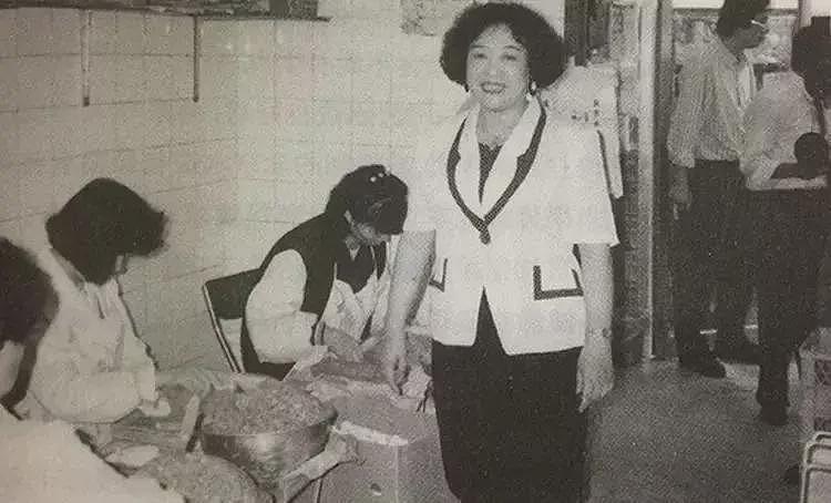 从要饭到年入60亿，中国“水饺皇后“：再难不过要饭（组图） - 11