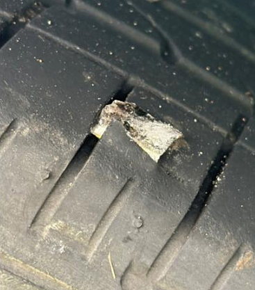 突发大离谱！今早澳洲高速上300辆车同时爆胎，30公里瘫痪大堵车，司机：开进铁钉阵（组图） - 8