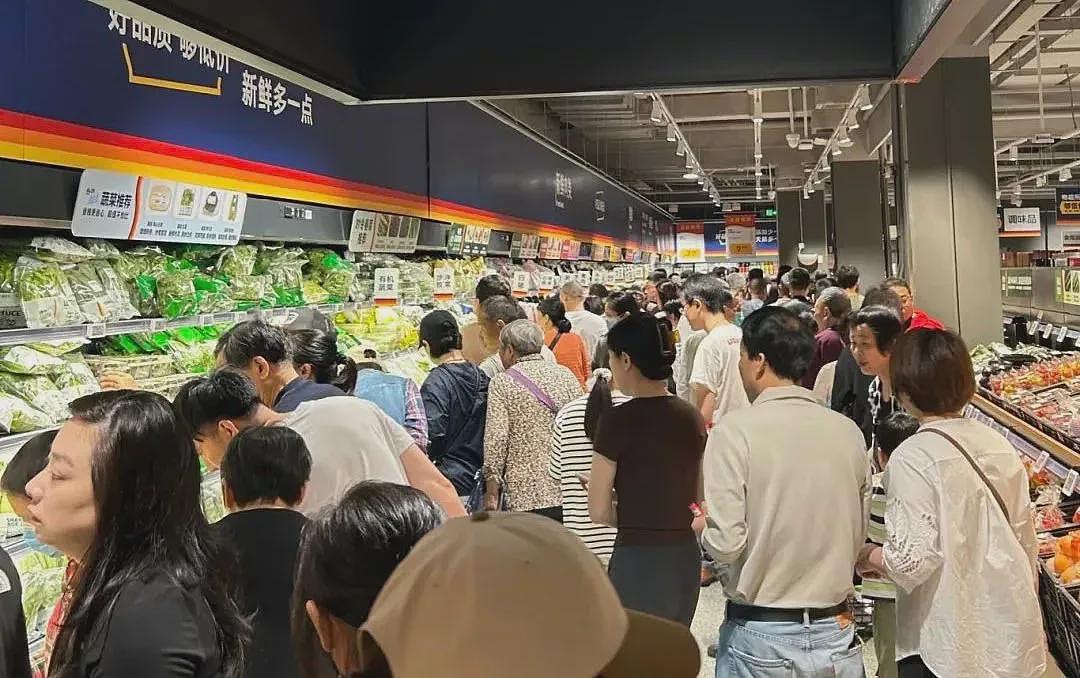 五一最火“穷鬼超市”，被3万人搬空货架（组图） - 10