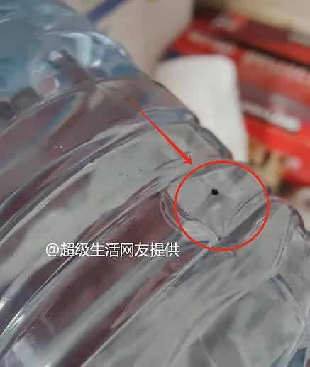 华人妈妈Costco瓶装水喝出黑色异物!娃一天拉稀9次,有人喝到发霉水(组图) - 5