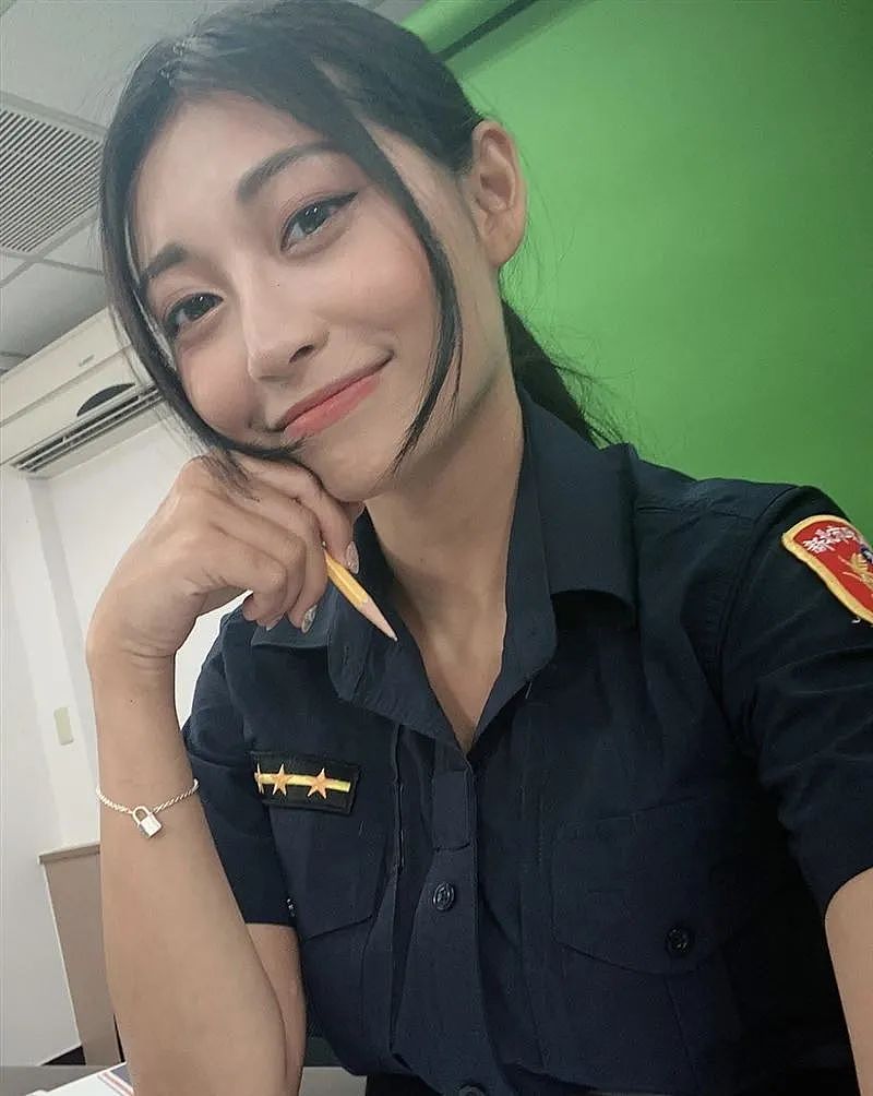 【美女】台湾“最美女警”脱掉制服惊艳全网，网友纷纷求逮捕（组图） - 3