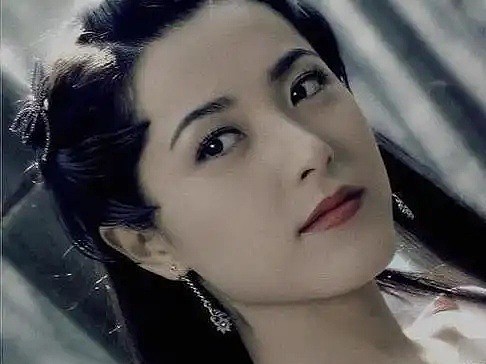可惜!第一美女刚翻红就塌房了(组图) - 5