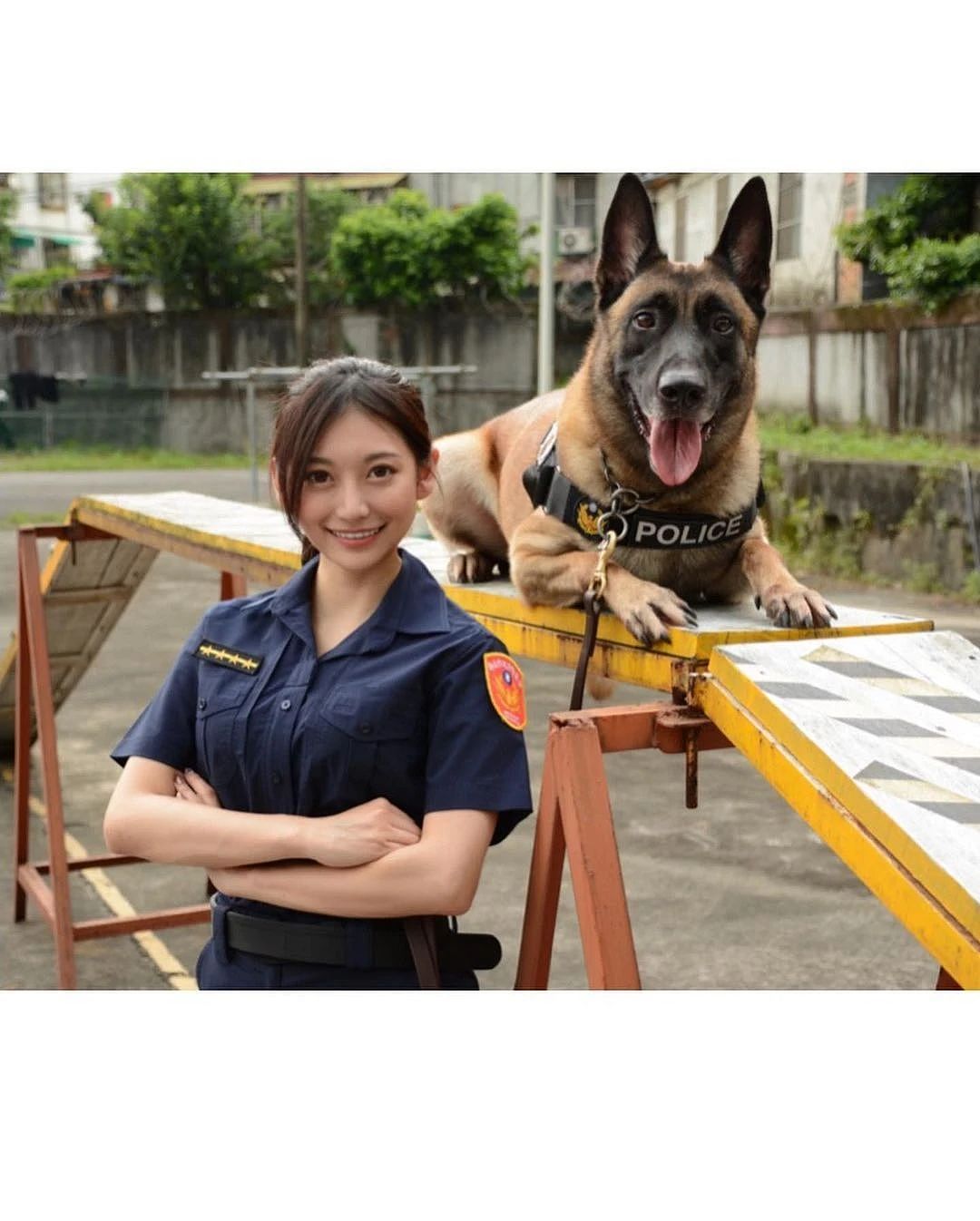 【美女】台湾“最美女警”脱掉制服惊艳全网，网友纷纷求逮捕（组图） - 1