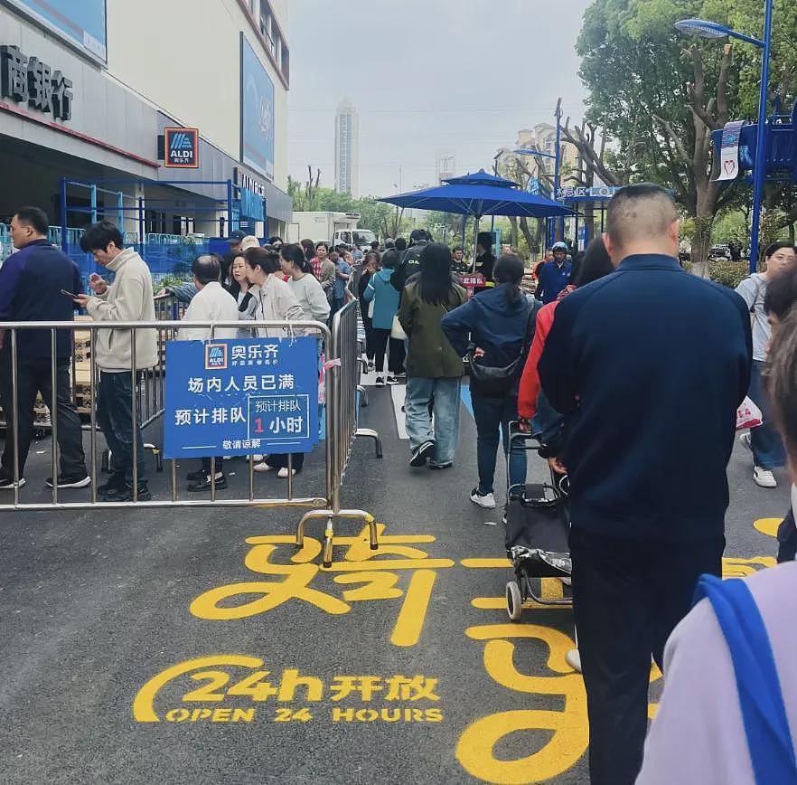 五一最火“穷鬼超市”，被3万人搬空货架（组图） - 21