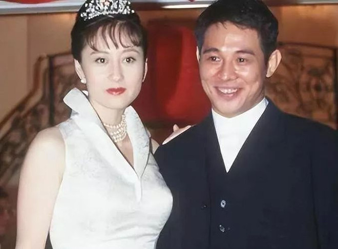 李连杰和利智合照曝光!老成了难以想象的模样...(组图) - 6