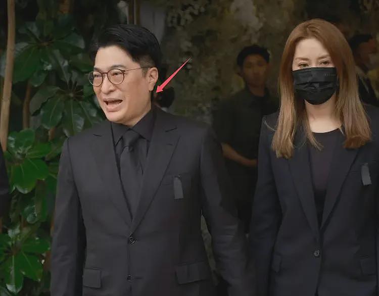 李兆基灵堂告别,儿子李家诚难压嘴角笑容,还不及儿媳徐子淇悲伤(组图) - 10