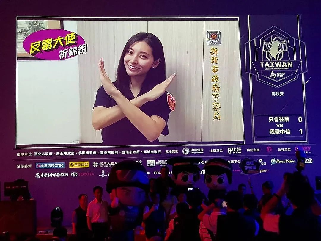 【美女】台湾“最美女警”脱掉制服惊艳全网，网友纷纷求逮捕（组图） - 2