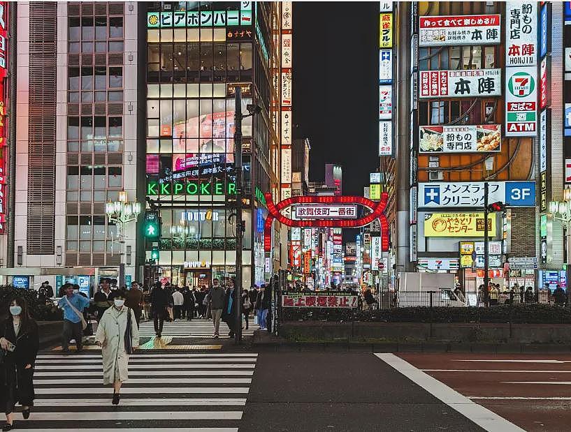 滚回家！日本网红炮轰中国游客“偷电”，只因用手机充电？掀起疯狂骂战...（组图） - 14