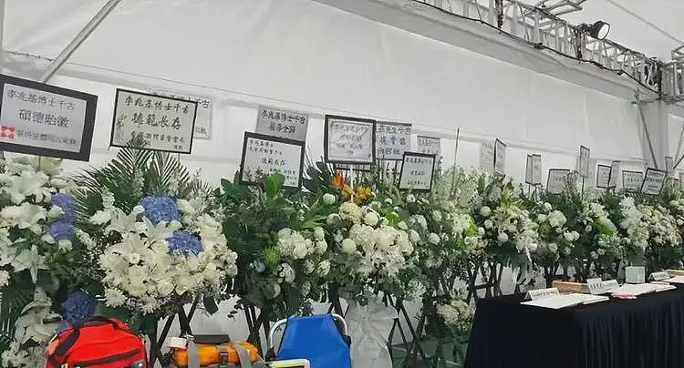 李兆基灵堂告别,儿子李家诚难压嘴角笑容,还不及儿媳徐子淇悲伤(组图) - 3