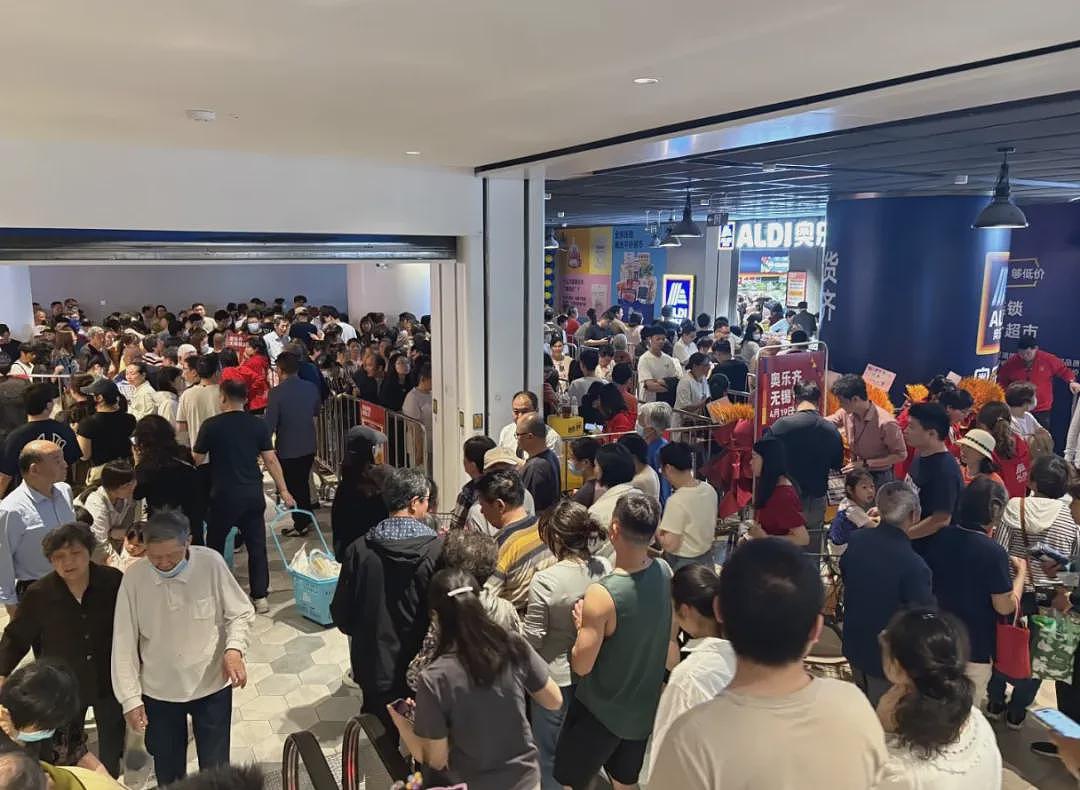 五一最火“穷鬼超市”，被3万人搬空货架（组图） - 11