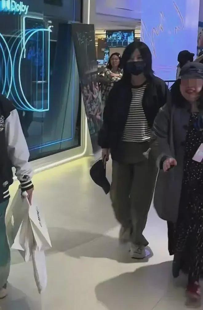 赵薇低调出席首映礼，跟陈坤黄渤坐一起不敢吭声（组图） - 5