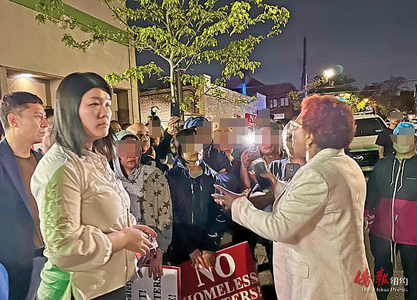“五个警察对一个女人，衣服都快被拽光了”！四华人当晚再被捕，抗议游民所遭暴力镇压（组图） - 4