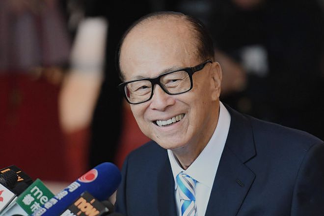又一邓文迪!90后东北女生拿下80岁全球第二富豪,她是如何上位的(组图) - 4