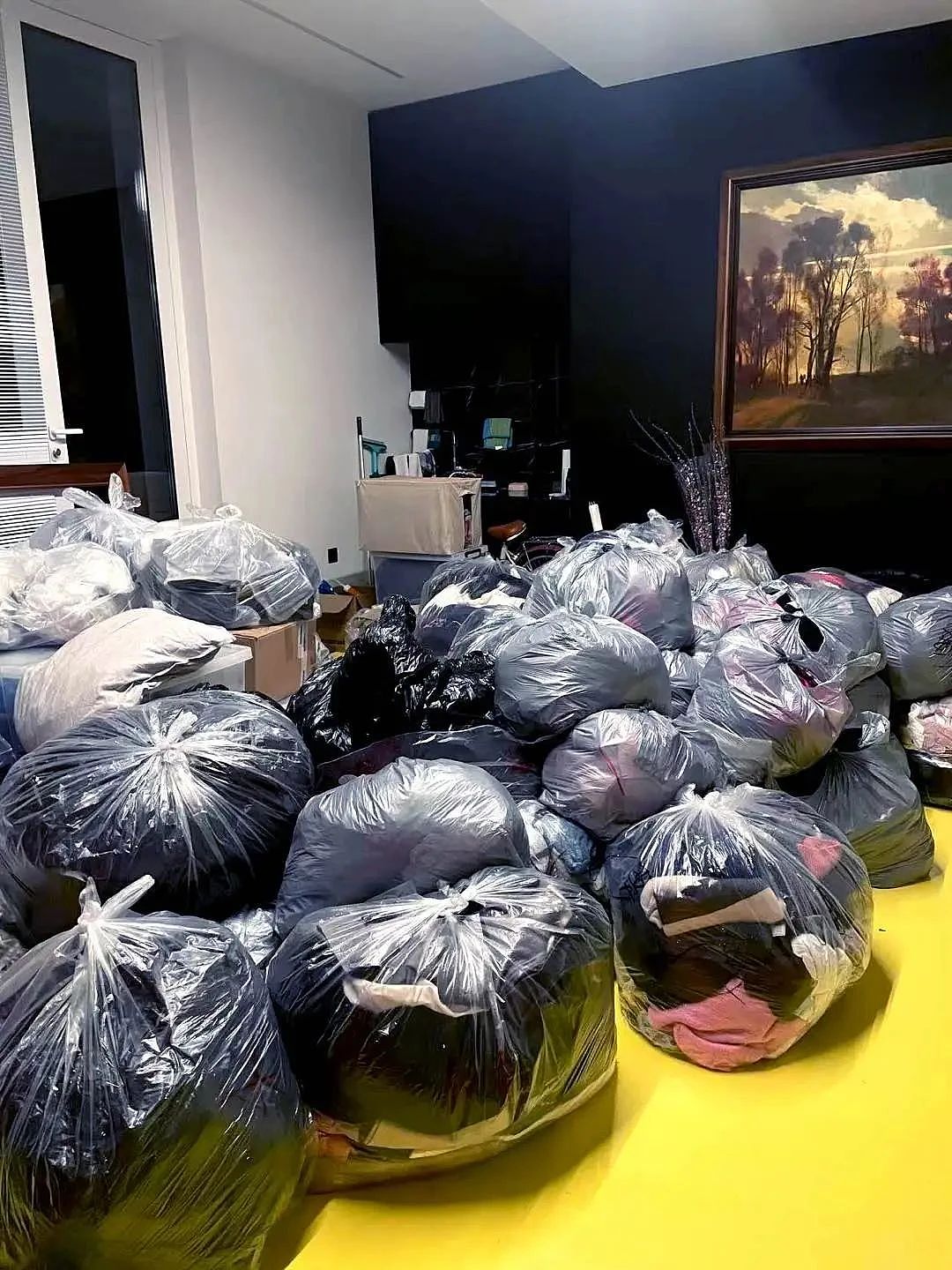 跪在蟑螂屋里叠衣服，我挣到了100万（组图） - 4