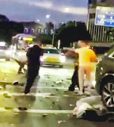 福建福州发生严重车祸！私家车因操作不当冲撞多人，酿2死多伤（视频/组图） - 2