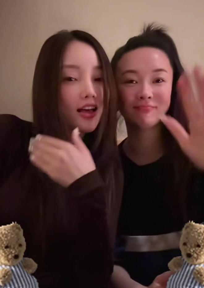 李小璐霍思燕姐妹聚会，两人都素颜，体重过百的霍思燕更显脸瘦（组图） - 2