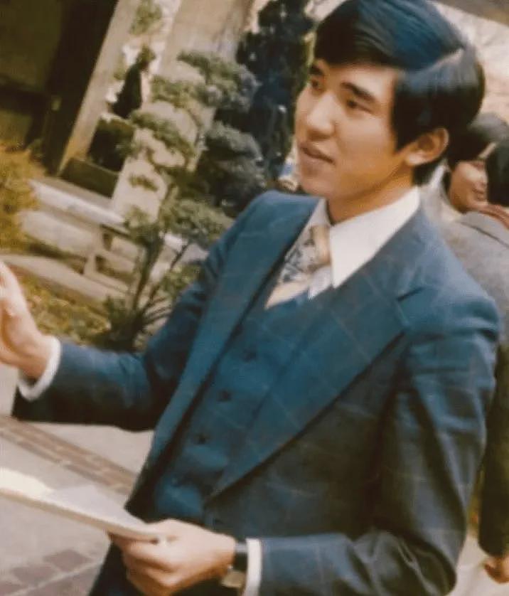 日本首相夫人外交着装被骂上热搜！网友怒批像没穿内衣一样，甚至还没化妆（组图） - 12