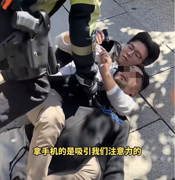 中国小伙在西班牙遇小偷,当场裸绞将其制服!本人发声讲述经过:拍摄时遇团伙作案,“类似情况不推荐上手,非常危险”(视频/组图) - 2